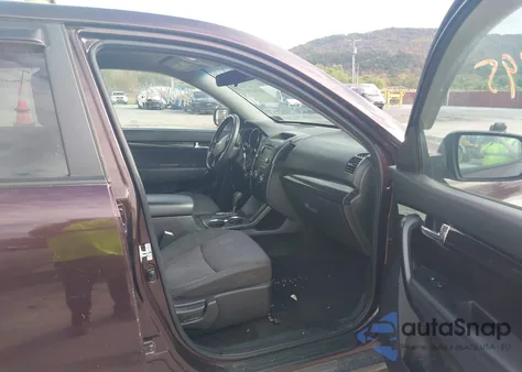 2011 Kia Sorento Lx z USA, uszkodzony, nr VIN 5XYKT3A12BG149953